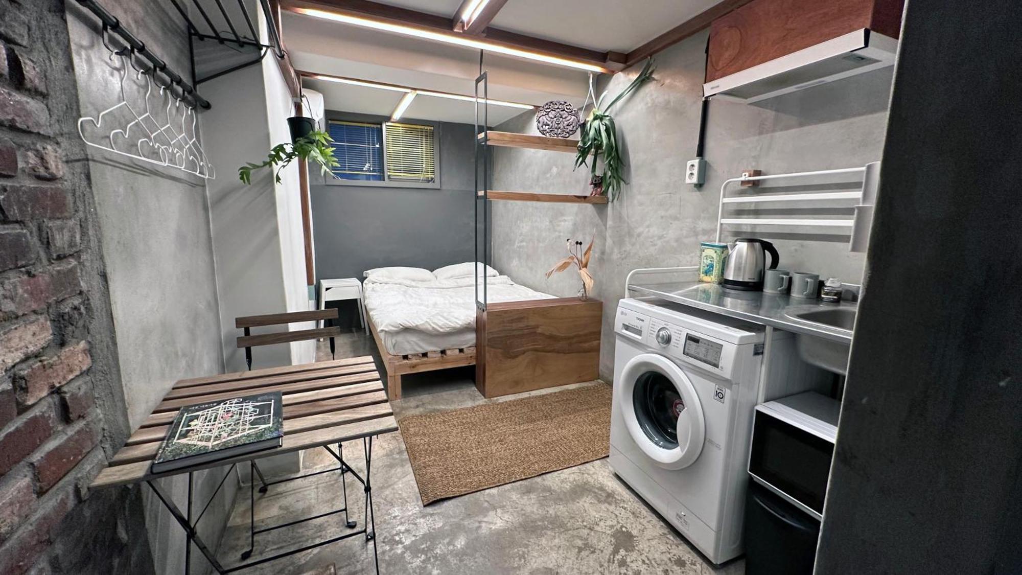 Hongdae Pajamaparty Guest house Seoul